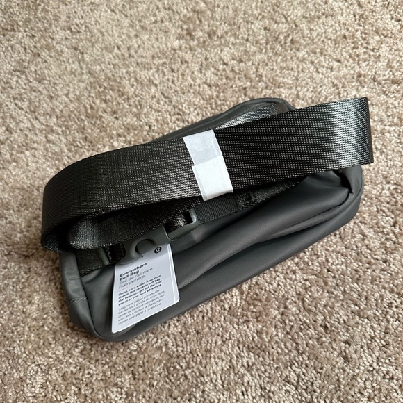 Lululemon Everywhere Belt Bag - Picture 3 of 4
